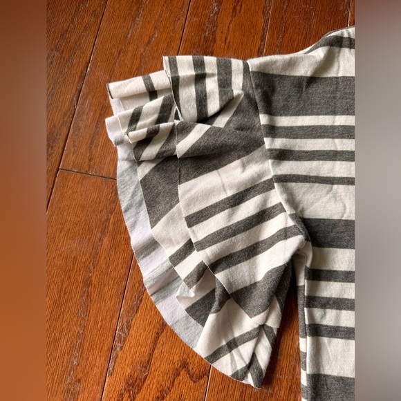 Short sleeve cream shirt with dark green stripes. Ruffled sleeves. Size small. - Picture 4 of 5